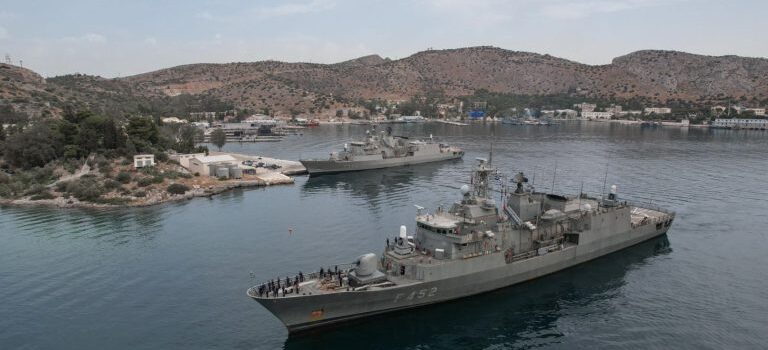 Σύλληψη δύο αλλοδαπών στη Σαλαμίνα για κατασκοπεία – Εντοπίστηκε φωτογραφικό υλικό από Ναυτικό Οχυρό