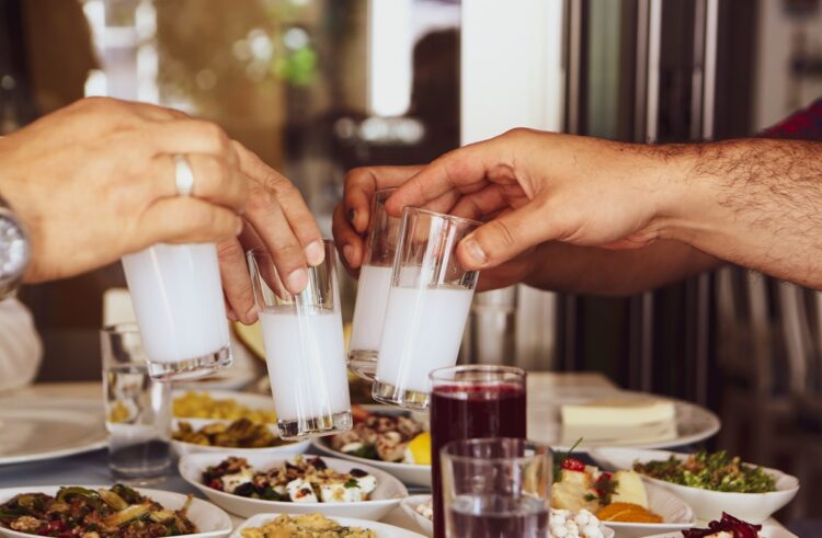 Πόσο πληρώνουμε για το ποτό μας; Η Ελλάδα στις πρώτες θέσεις των ακριβότερων χωρών της Ευρώπης