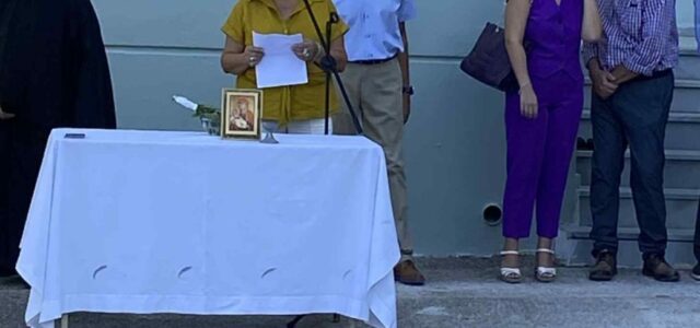 Η επικεφαλής και εκλεγμένη δημοτική σύμβουλος  της Λαϊκής Συσπείρωσης  Σαλαμίνας Μαρία Παπαελευθερίου παρευρέθηκε στον αγιασμό του σχολικού συγκροτήματος  Γυμνασίου και Λυκείου Αμπελακιων