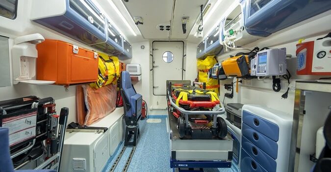 Γιάννης Πλακιωτάκης. Ένα νέο πλωτό ασθενοφόρο παραδόθηκε στην Ιεράπετρα