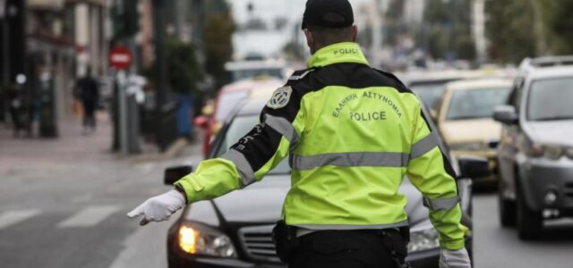 «Αν αγαπάς την οικογένειά σου, προσοχή στον δρόμο» – Το μήνυμα του Υπ. Υποδομών και Μεταφορών για την 28η Οκτωβρίου