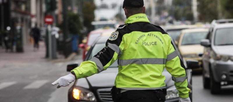 «Αν αγαπάς την οικογένειά σου, προσοχή στον δρόμο» – Το μήνυμα του Υπ. Υποδομών και Μεταφορών για την 28η Οκτωβρίου