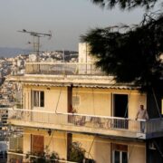 Σε ακίνητα το 70% της περιουσίας των ελληνικών νοικοκυριών