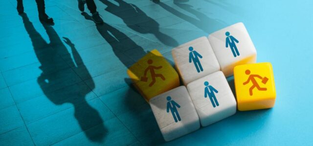 Αγορά εργασίας: Οι τέσσερις φυλές των ανέργων – Τι συμβαίνει με τις κενές θέσεις