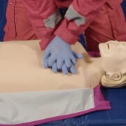 Πώς να κάνετε ΚΑΡΠΑ και χρήση απινιδωτή – Βίντεο και οδηγός βήμα-βήμα
