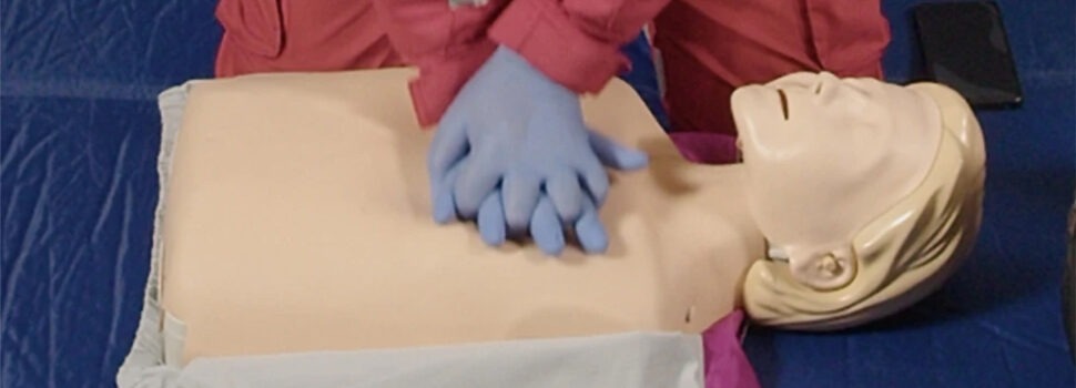 Πώς να κάνετε ΚΑΡΠΑ και χρήση απινιδωτή – Βίντεο και οδηγός βήμα-βήμα