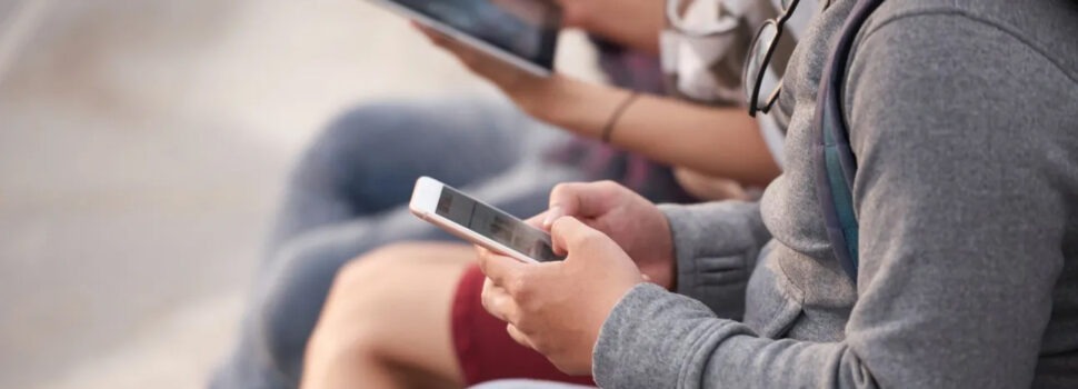 Ευρωκοινοβούλιο: «Ναι» στην απαγόρευση πρόσβασης στο διαδίκτυο σε παιδιά κάτω των 13 ετών