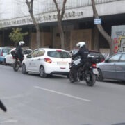 Το υπουργείο Μεταφορών απαντά στην… αγωνία του διαδικτυακού κλικ για τον νέο Κώδικα Οδικής Κυκλοφορίας: Τι ισχύει για καφέ, νερό, μπουφάν, σακούλες στο πίσω κάθισμα