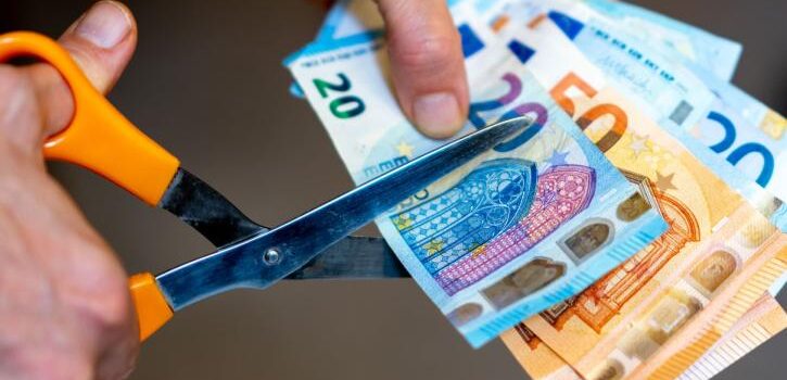 Πώς διεκδικούν «κούρεμα» χρέους οι οφειλέτες – Οδηγίες ρύθμισης χρεών