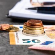Φοροελαφρύνσεις: Τα ψιλά γράμματα για το πακέτο του 2026 – Στο επίκεντρο ΕΝΦΙΑ, αυξήσεις και ακίνητα