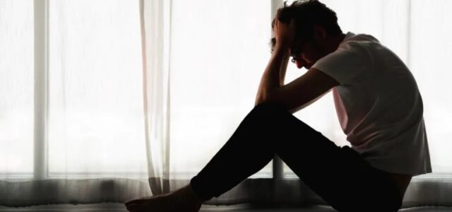 Έρευνα: Γιατί οι 30άρηδες δεν φεύγουν από το πατρικό – Νέοι, γονείς, παράγοντες της αγοράς, εκπρόσωποι κομμάτων και ψυχολόγοι μίλησαν στο ΕΡΤnews Radio 105.8