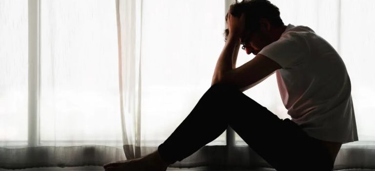 Έρευνα: Γιατί οι 30άρηδες δεν φεύγουν από το πατρικό – Νέοι, γονείς, παράγοντες της αγοράς, εκπρόσωποι κομμάτων και ψυχολόγοι μίλησαν στο ΕΡΤnews Radio 105.8