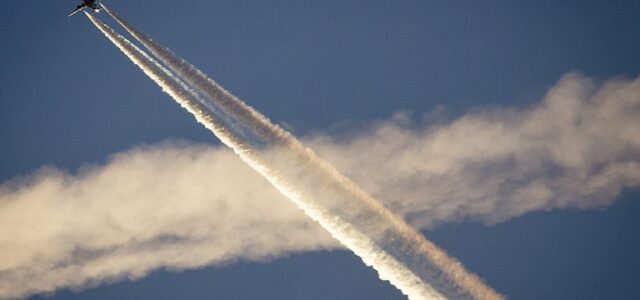 Τελικά, μας ψεκάζουν; Ειδική ομάδα θα ερευνήσει τη μεγαλύτερη θεωρία συνωμοσίας για τον έλεγχο του κλίματος και του καιρού
