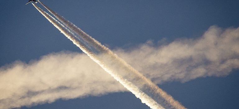 Τελικά, μας ψεκάζουν; Ειδική ομάδα θα ερευνήσει τη μεγαλύτερη θεωρία συνωμοσίας για τον έλεγχο του κλίματος και του καιρού