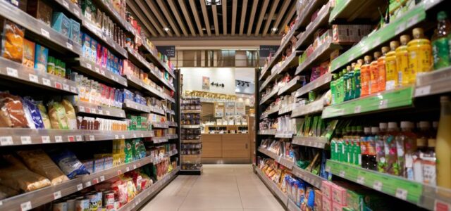 Πότε ξεκινούν οι μειώσεις τιμών σε 1.000 κωδικούς στα σούπερ μάρκετ