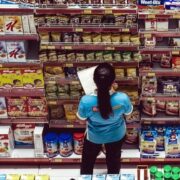 «Ανοιχτές» εκατοντάδες θέσεις εργασίας σε έξι αλυσίδες σούπερ μάρκετ