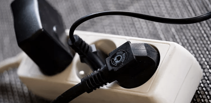 SOS: Τρεις συσκευές που δεν πρέπει ποτέ να βάζετε σε πολύπριζο -Κίνδυνος πυρκαγιάς