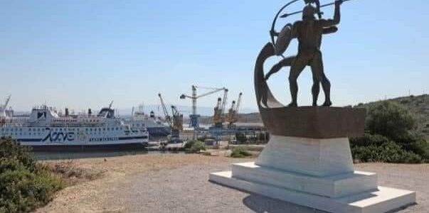 ΤΑ ΟΝΟΜΑΤΑ ΤΩΝ ΑΔΙΚΟΧΑΜΕΝΩΝ ΠΑΙΔΙΩΝ ΣΤΗΝ ΠΛΑΤΕΙΑ ΣΥΝΤΑΓΜΑΤΟΣ ΚΑΙ Η ΕΠΙΛΕΚΤΙΚΗ ΙΕΡΟΤΗΤΑ ΤΩΝ ΜΝΗΜΕΙΩΝ