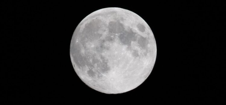 Ανατροπή από νέα μελέτη: Τι βρήκαν στο κέντρο της Σελήνης – Έκπληκτοι οι επιστήμονες