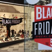 Black Friday και Cyber Monday: Πόσοι Έλληνες καταναλωτές σκοπεύουν να ψωνίσουν στις εκπτώσεις