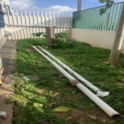 Κραυγή αγωνίας εκπαιδευτικών για τα σχολεία της Σαλαμίνας: Σιδερένια κολώνα έπεσε στην αυλή εν ώρα διαλείμματος