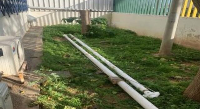 Κραυγή αγωνίας εκπαιδευτικών για τα σχολεία της Σαλαμίνας: Σιδερένια κολώνα έπεσε στην αυλή εν ώρα διαλείμματος