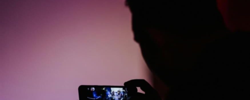 Πώς ενημερώνονται οι πολίτες – Τι επιλέγουν οι νέοι στα social media