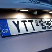 Πινακίδες: Οι 4 παραποιήσεις που φέρνουν πρόστιμο 350€