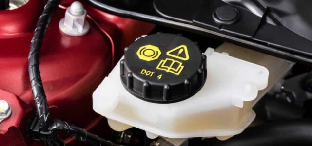 Πώς τσεκάρουμε μόνοι μας τα υγρά φρένων;