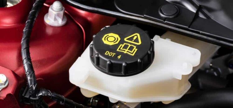 Πώς τσεκάρουμε μόνοι μας τα υγρά φρένων;