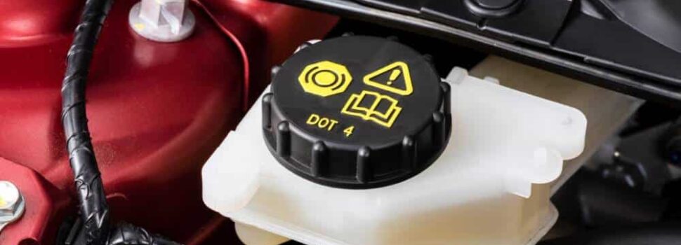 Πώς τσεκάρουμε μόνοι μας τα υγρά φρένων;