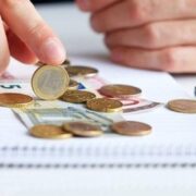 Ανατροπή με τις ασφαλιστικές εισφορές – Πόσο αυξάνονται από 1/1/2026 – Αναλυτικοί πίνακες