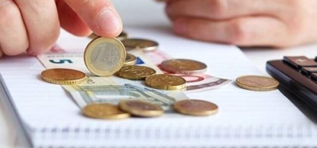 Ανατροπή με τις ασφαλιστικές εισφορές – Πόσο αυξάνονται από 1/1/2026 – Αναλυτικοί πίνακες