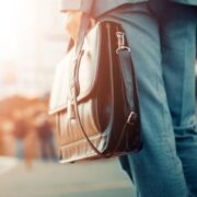 Οι επιχειρήσεις αυξάνονται, αλλά το 64% είναι ατομικές