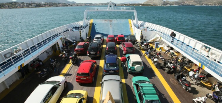 Σοκαριστικό συμβάν στο φέρι μποτ Πέραμα-Παλούκια: Ξυλοκόπησε τη σύζυγό του μπροστά στα μάτια συνεπιβατών αλλά και των παιδιών του