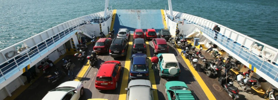 Σοκαριστικό συμβάν στο φέρι μποτ Πέραμα-Παλούκια: Ξυλοκόπησε τη σύζυγό του μπροστά στα μάτια συνεπιβατών αλλά και των παιδιών του