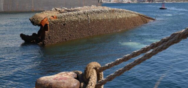 Ξεκινά η απομάκρυνση ναυαγίων στην Κυνόσουρα Σαλαμίνας