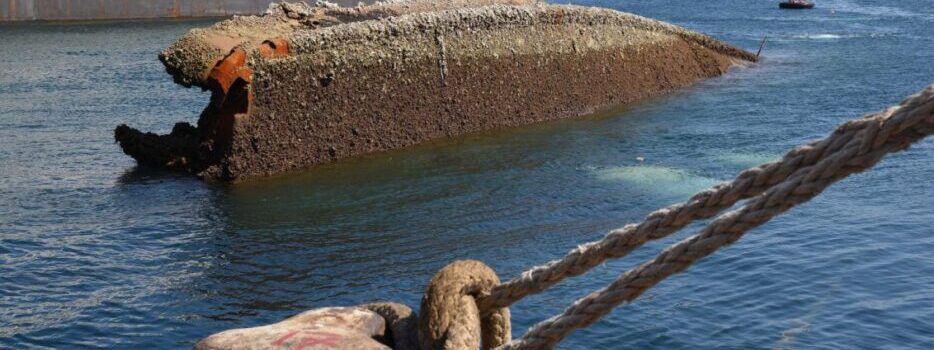 Ξεκινά η απομάκρυνση ναυαγίων στην Κυνόσουρα Σαλαμίνας