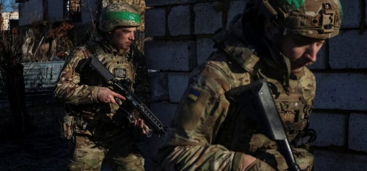 Κατεπείγουσα συζήτηση στην Ευρώπη λόγω της ρωσικής απειλής: Υποχρεωτική ή εθελοντική στρατιωτική θητεία;