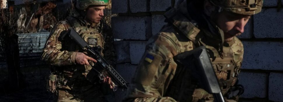 Κατεπείγουσα συζήτηση στην Ευρώπη λόγω της ρωσικής απειλής: Υποχρεωτική ή εθελοντική στρατιωτική θητεία;