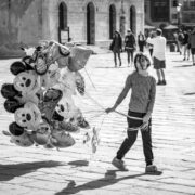 Ένα στα 20 παιδιά μεγαλώνει στη σκιά της φτώχειας – Τι λένε τα στοιχεία του ΚΕΠΕ