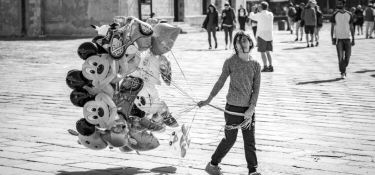 Ένα στα 20 παιδιά μεγαλώνει στη σκιά της φτώχειας – Τι λένε τα στοιχεία του ΚΕΠΕ