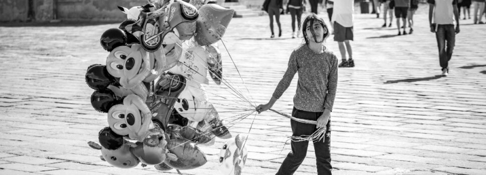 Ένα στα 20 παιδιά μεγαλώνει στη σκιά της φτώχειας – Τι λένε τα στοιχεία του ΚΕΠΕ