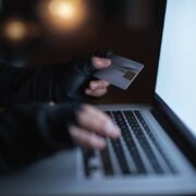 Ηλεκτρονικές απάτες: Έρχεται πρωτοβουλία της ΕΣΕΕ για εθνικό trustmark στο e-commerce