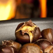 Κάστανα: Τι αλλάζει αν τα τρώτε ωμά, ψητά ή βραστά – Διατροφικά στοιχεία και οφέλη υγείας