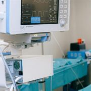 Και με ιδιωτικές ασφαλιστικές στα νοσοκομεία το νέο έτος – Τα σχέδια του υπουργείου Υγείας