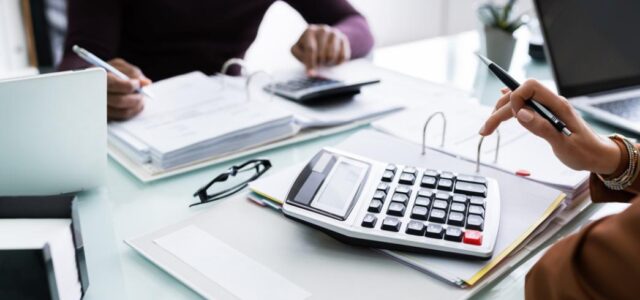 Πώς τα POS και το myDATA «φούσκωσαν» τους τζίρους των επαγγελματιών