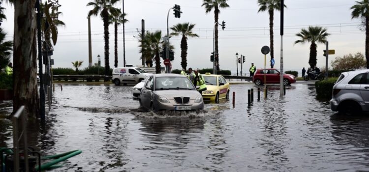 Η ουσία της Πολιτικής Προστασίας στη Σαλαμίνα εν μέσω έντονων καιρικών φαινομένων