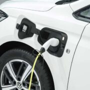 Έτσι δεν «καίει» ένα υβριδικό αυτοκίνητο