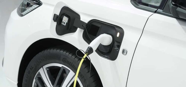 Έτσι δεν «καίει» ένα υβριδικό αυτοκίνητο